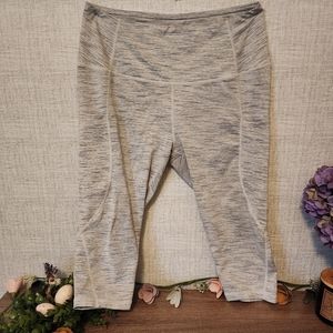 Capri athletic leggings